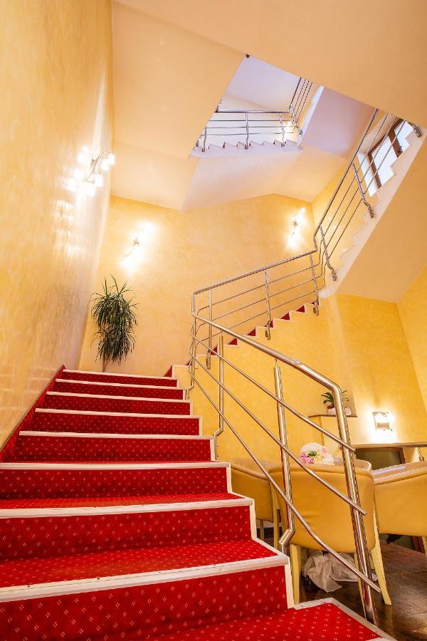 Hotel Dana 2 Satu Mare Exterior foto
